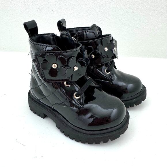 Jessica Simpson Black Shiny Faux Leather Quilted Flower Combat Boots Toddler 5 - Picture 1 of 7